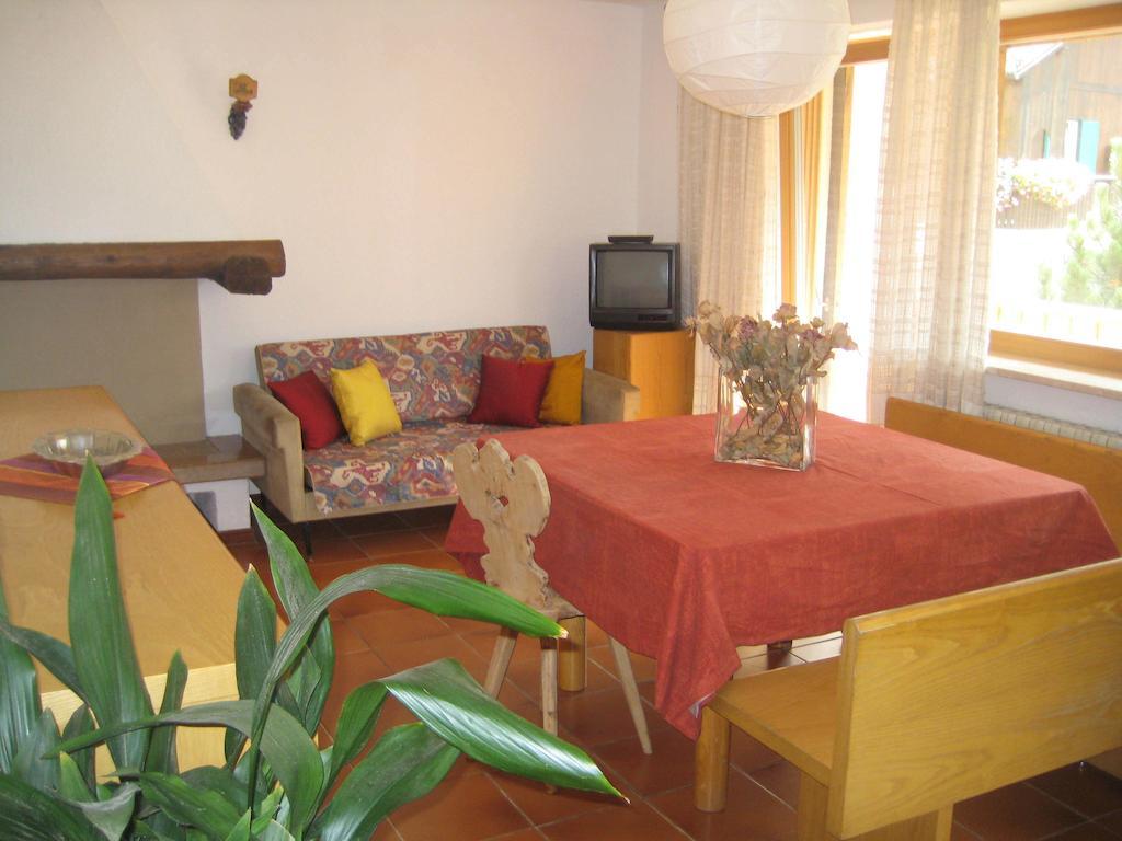 Appartamenti Decrestina Campitello di Fassa Δωμάτιο φωτογραφία